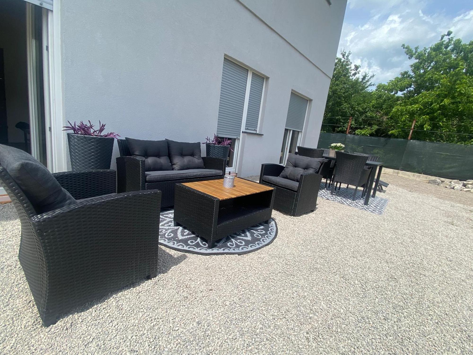 Apartman El Огулин Екстериор снимка