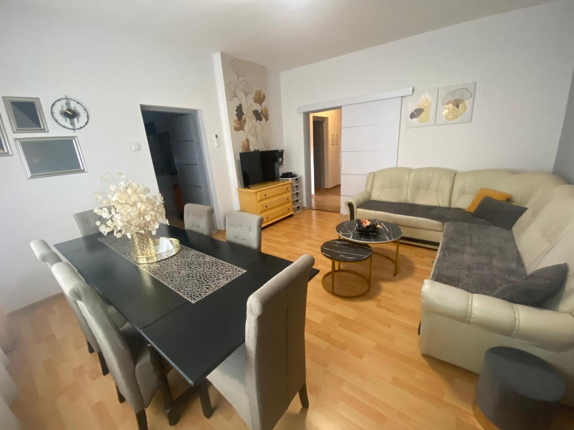 Apartman El Огулин Екстериор снимка